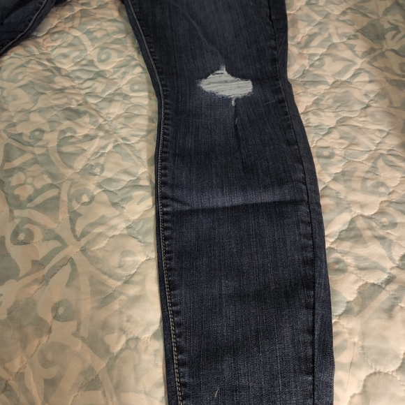 NWT.. Women's Levis Signature Super skinny, shaping jeans - Picture 3 of 12